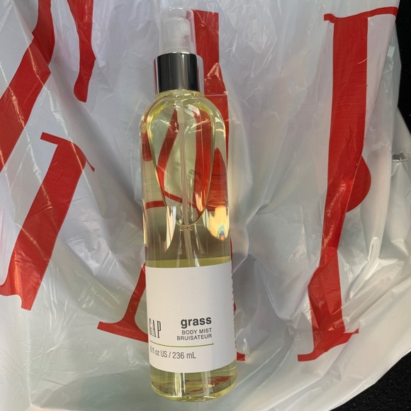 💚 Gap Grass Body Spray 8 oz - Picture 2 of 3